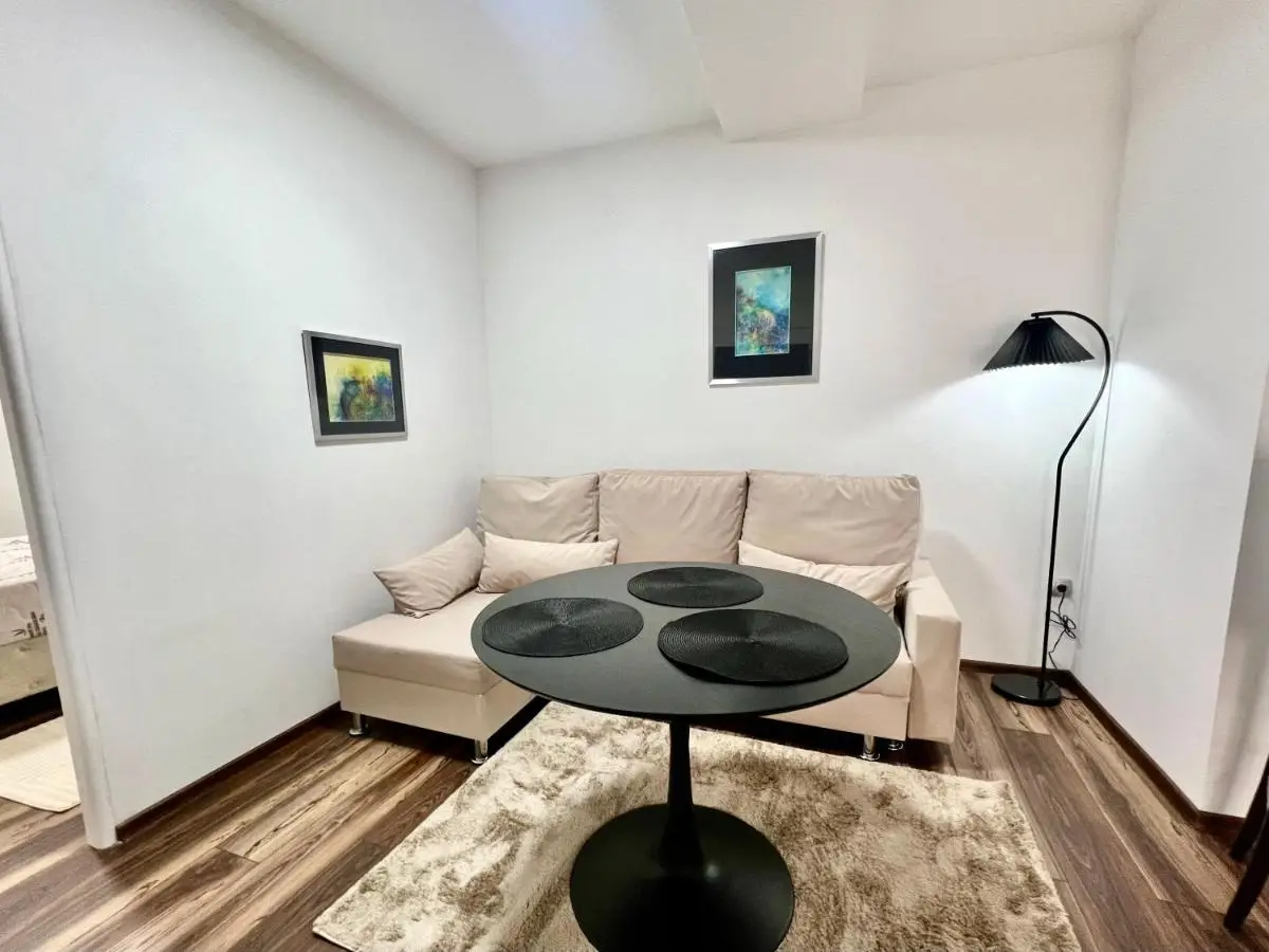 Modern Two-Bedroom Apartment with Garden & Parking