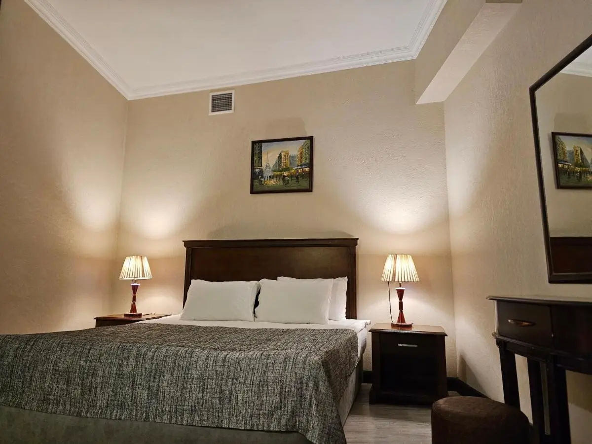 Crown Suites Hotel