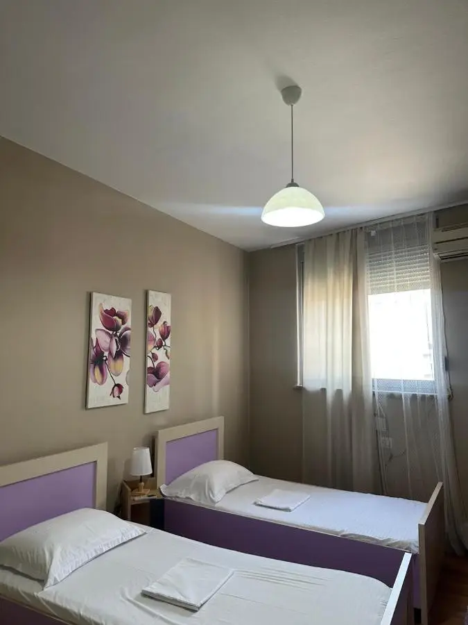 Turdiu center apart