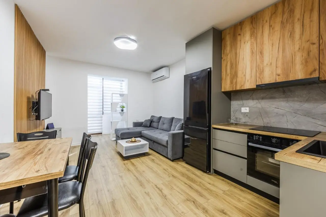 City Center Apartment Cozy 1BR with Patio by PikHost