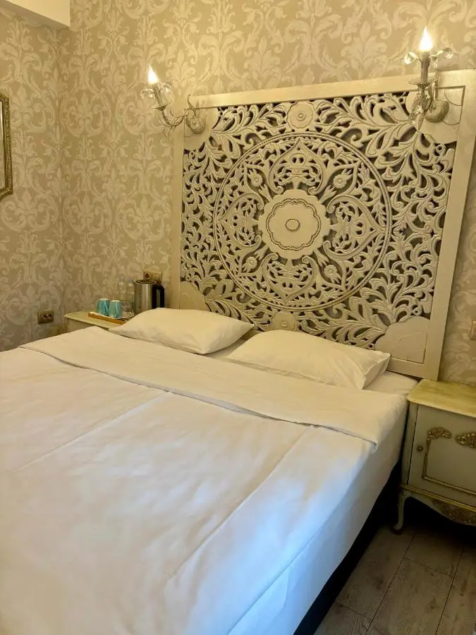 34 Silver Rooms
