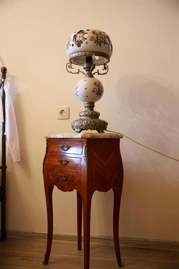 Vintage Art Rooms