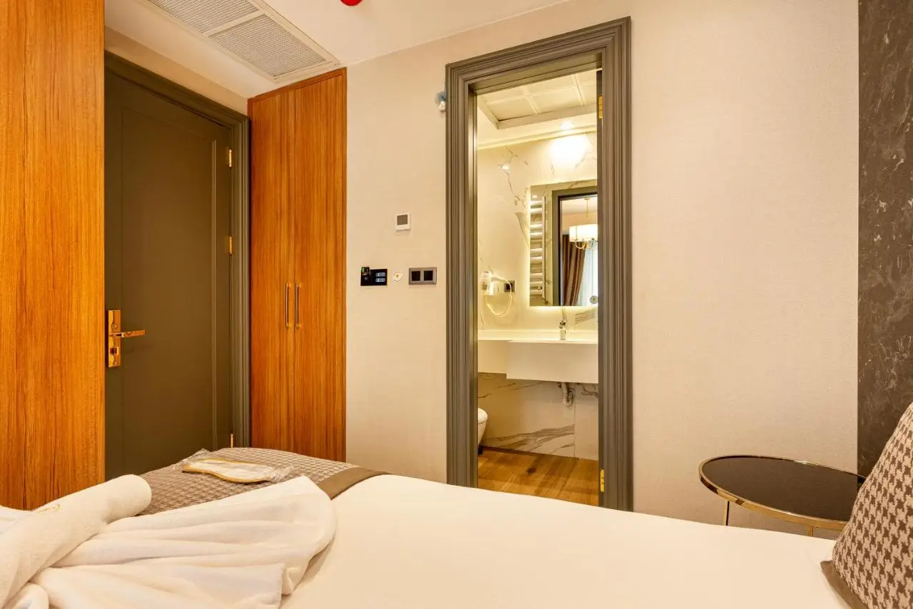 Santra Hotel