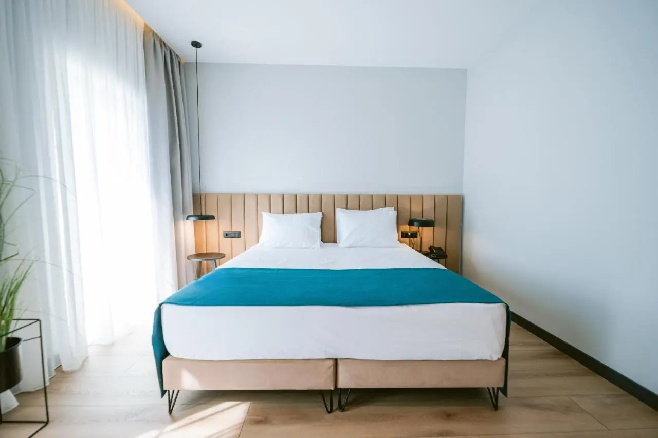 TRIBUTE Hotel