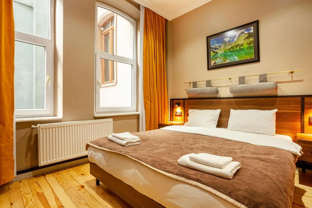 Aram Kerasi Rooms