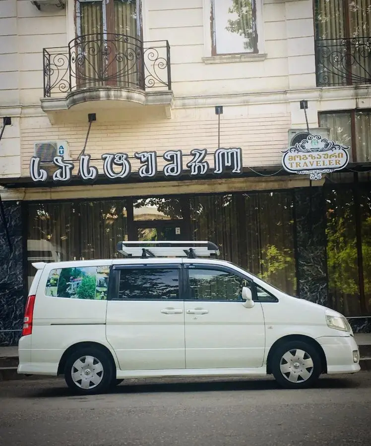 Hotel Traveler