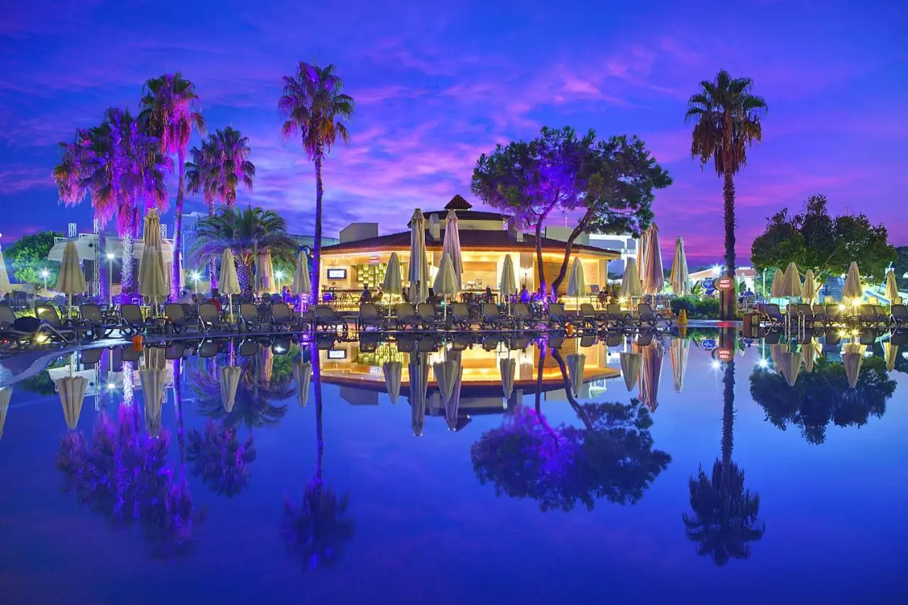 Bellis Deluxe Hotel & Heated for Winter Aqua Park