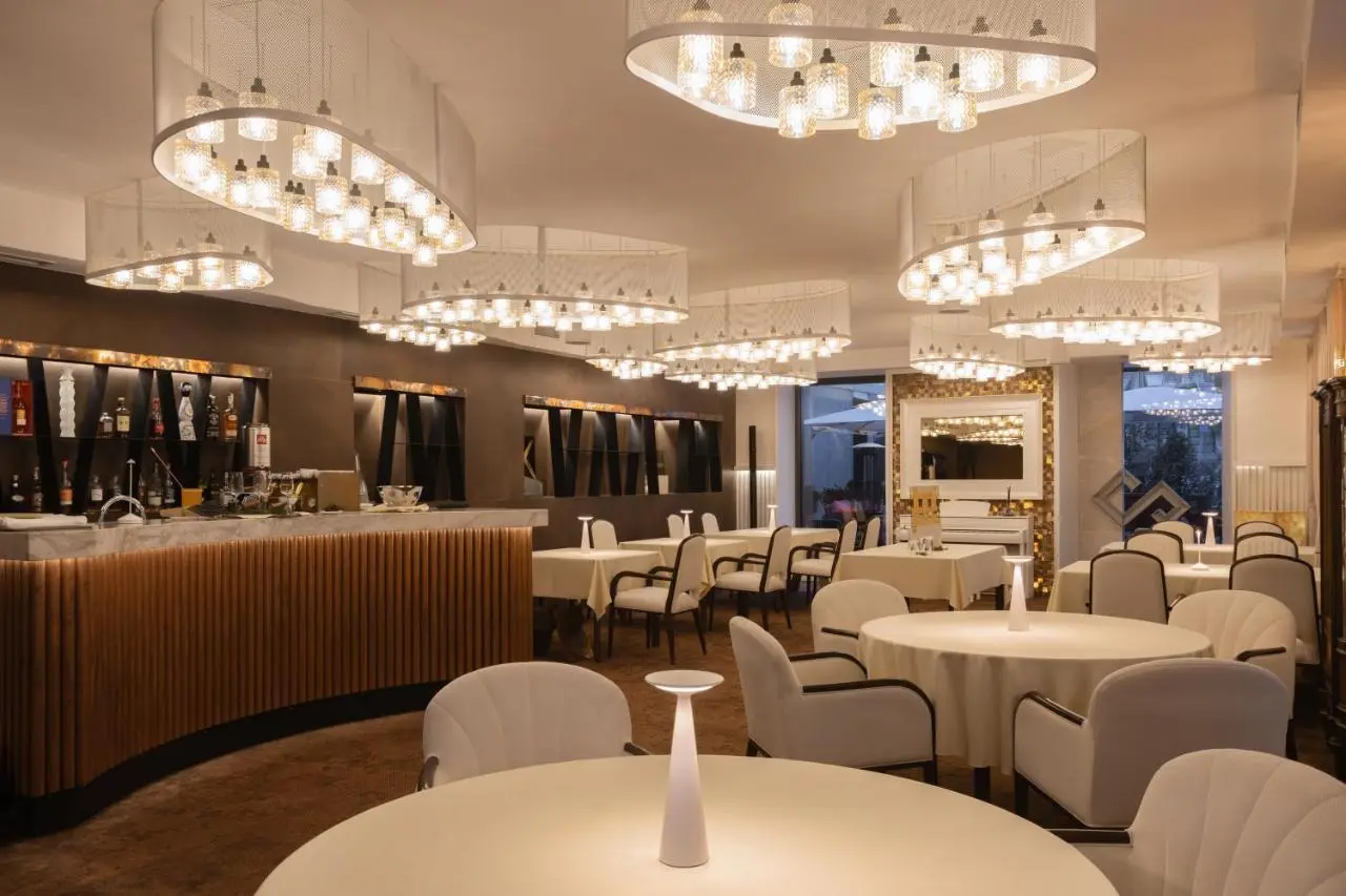 Apeiro City Avant-garde Hotel
