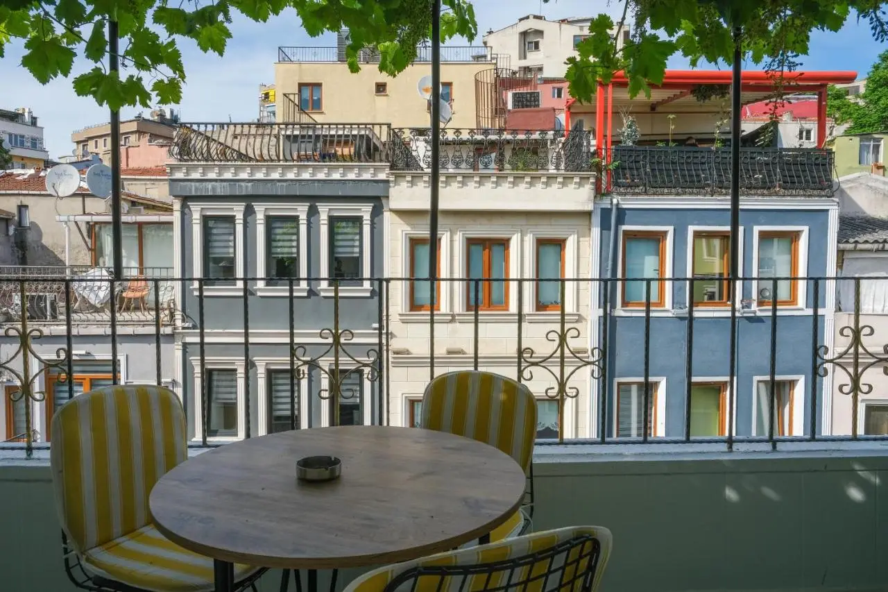 Taksim Neo Pera Suites