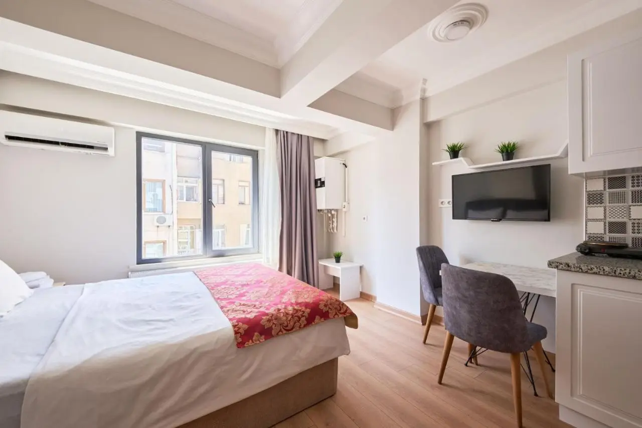 aymira hotel pangaltı