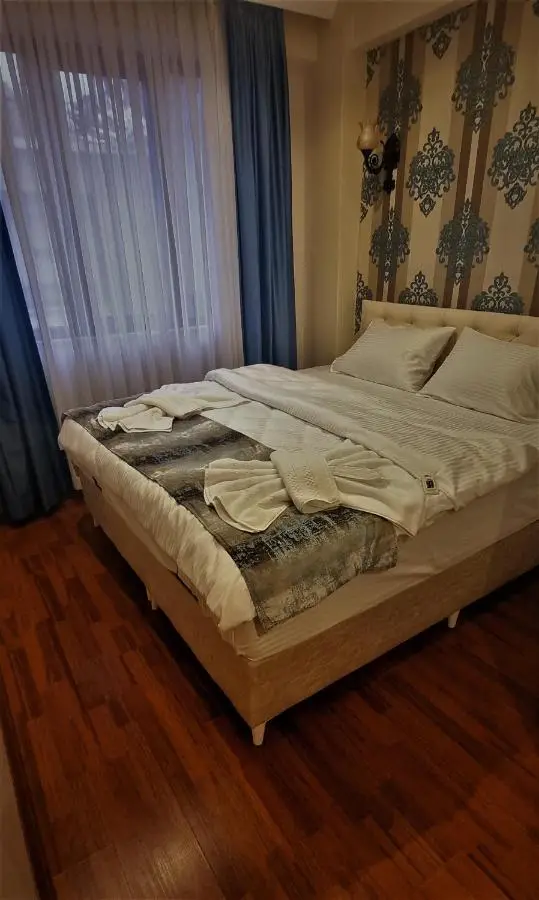 By Historial Hotel Due