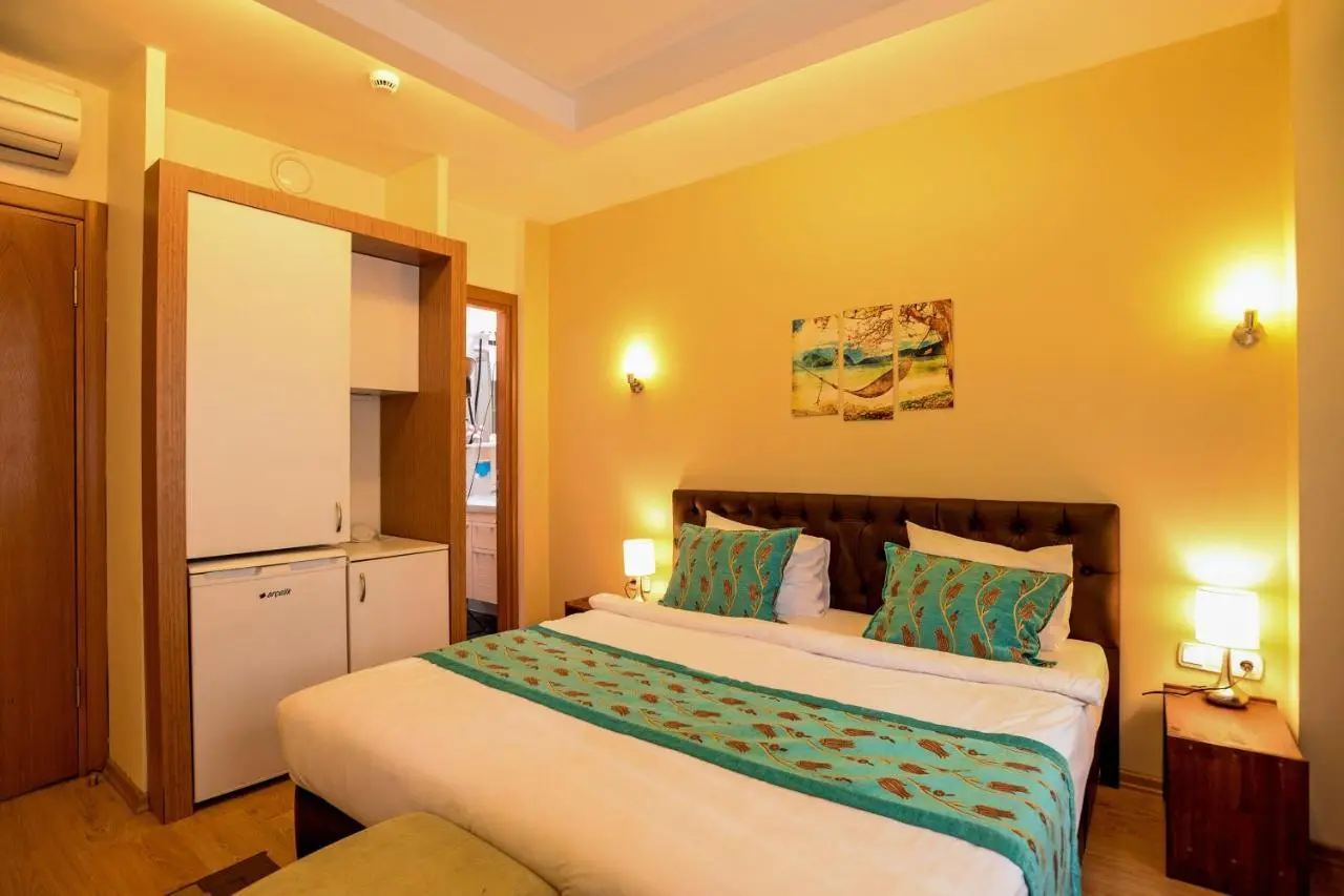 Retropera Hotel