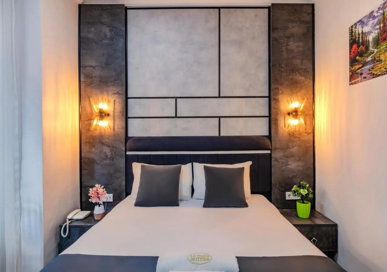 La Pazza Suites