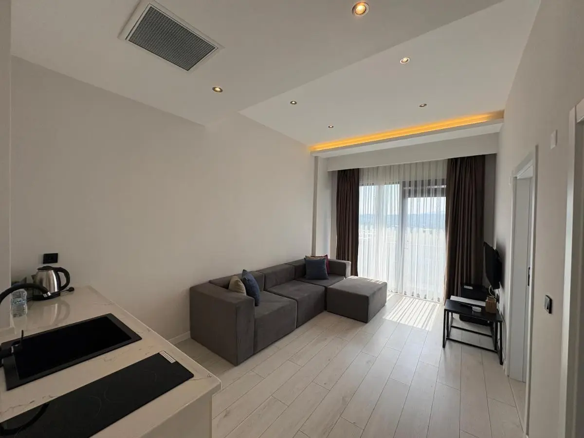 Green Hills Suites