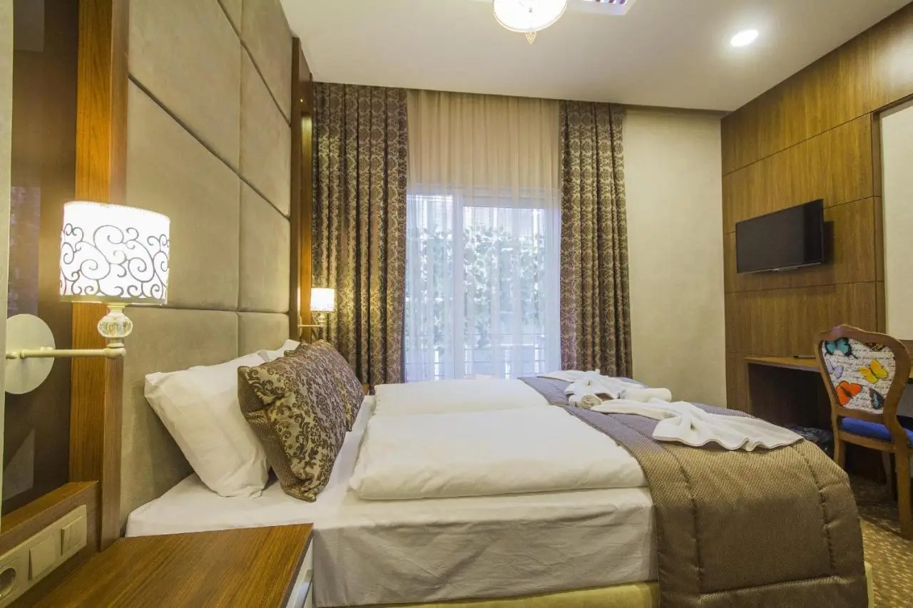 La Pazza Suites