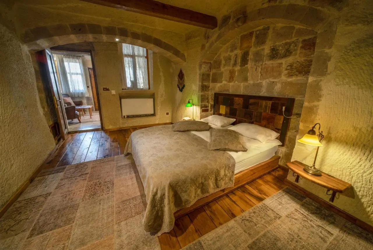 Seki Cave Hotel, Wake Up to Hot Air Balloons