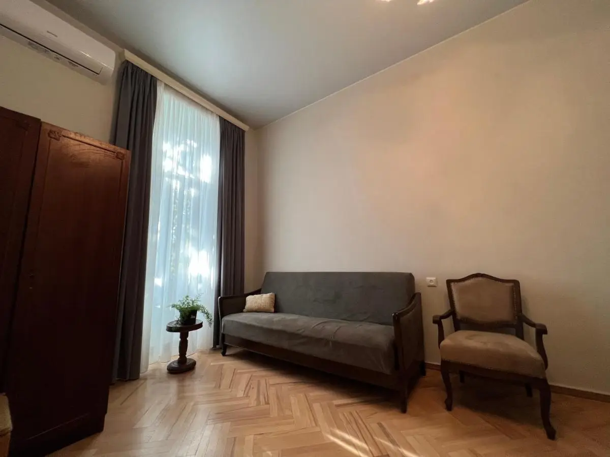 Lola Apartments TBS