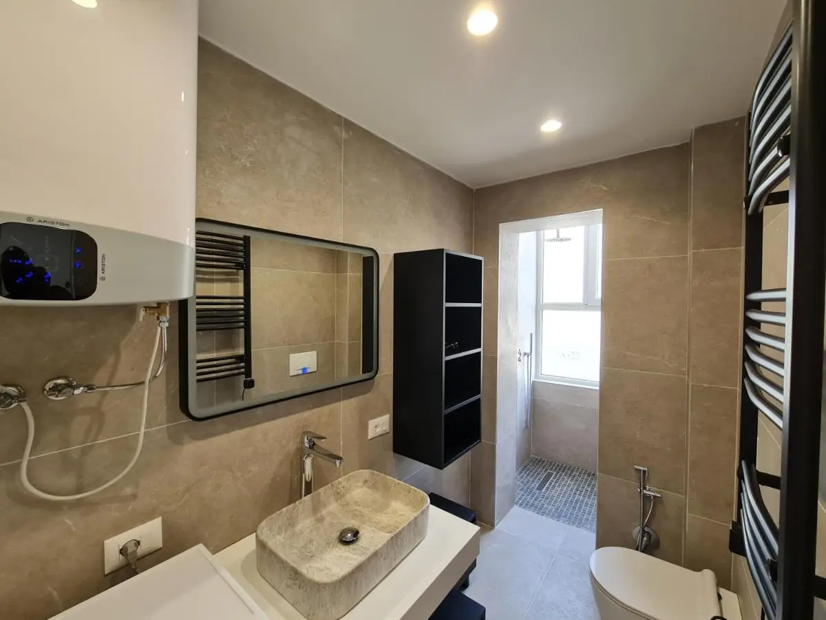 Adore - Modern Studio