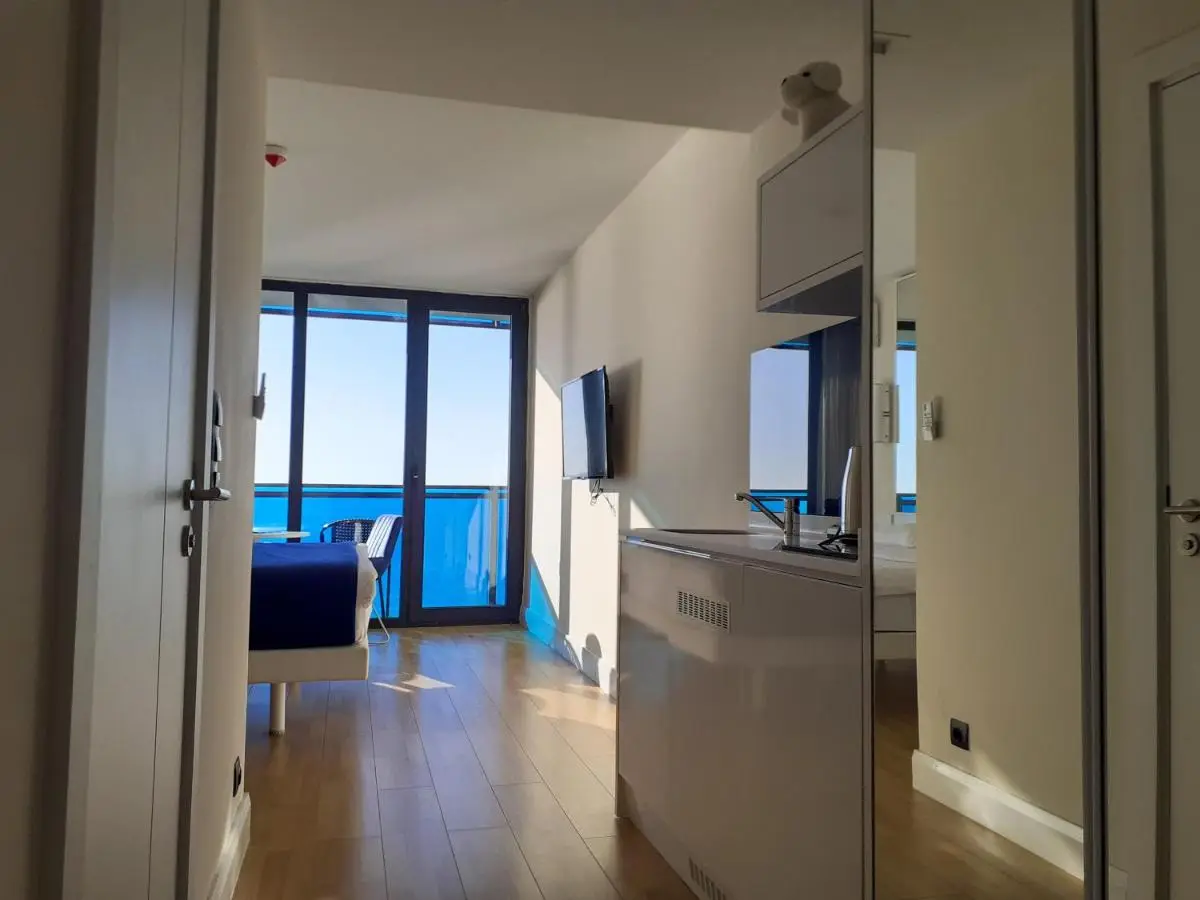 Only Front Sea View, No Side View, Wonderful Panorama, High Floor, Location Guarantee