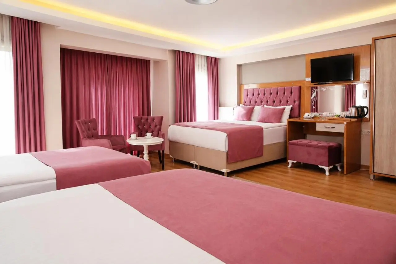 Weingart Black Pearl Hotel