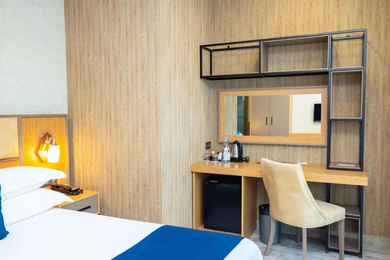 New Wave Hotel