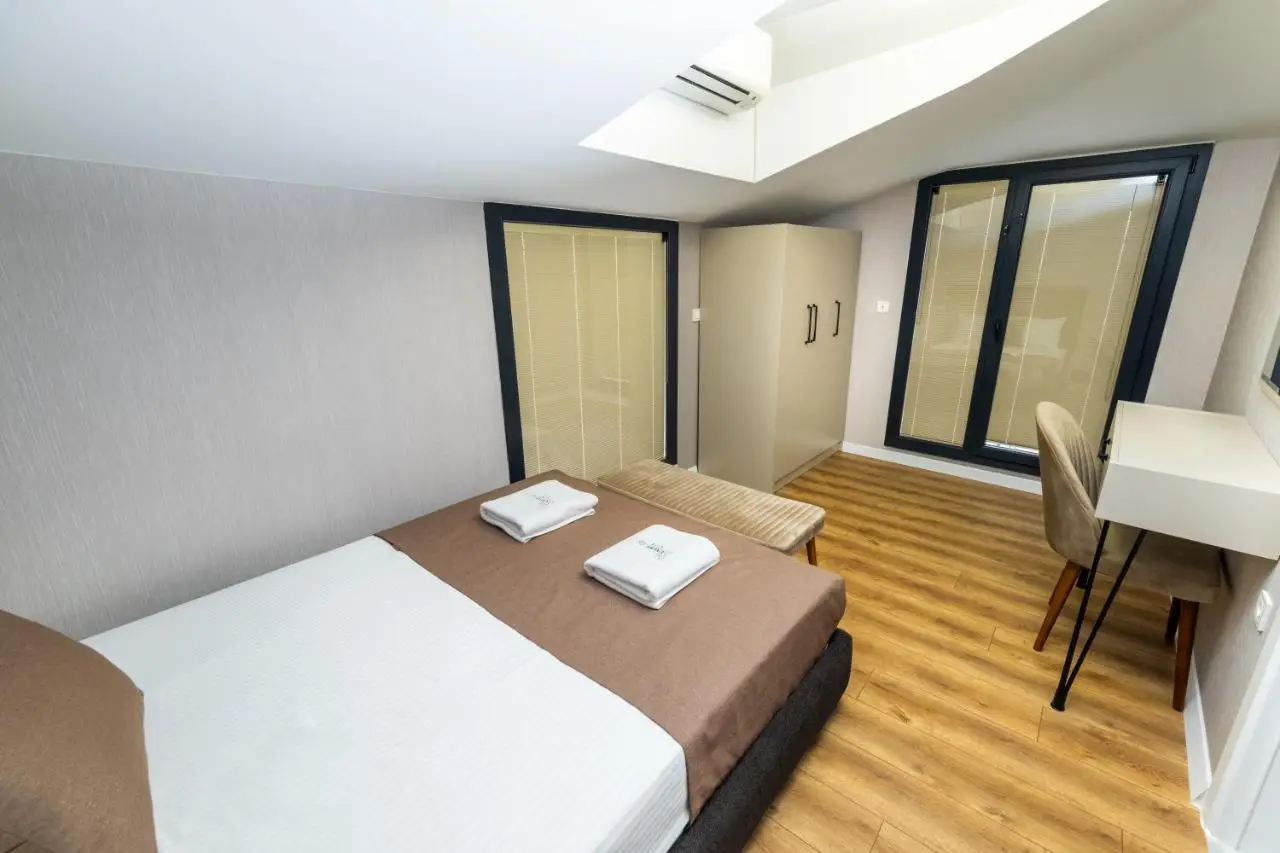 Luxury Life Suites