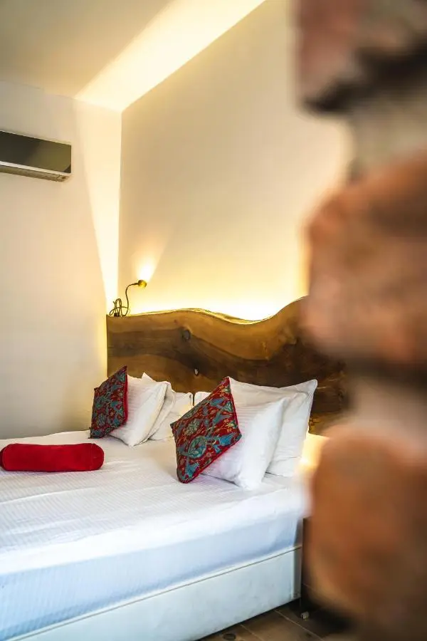 West Pera Hotel