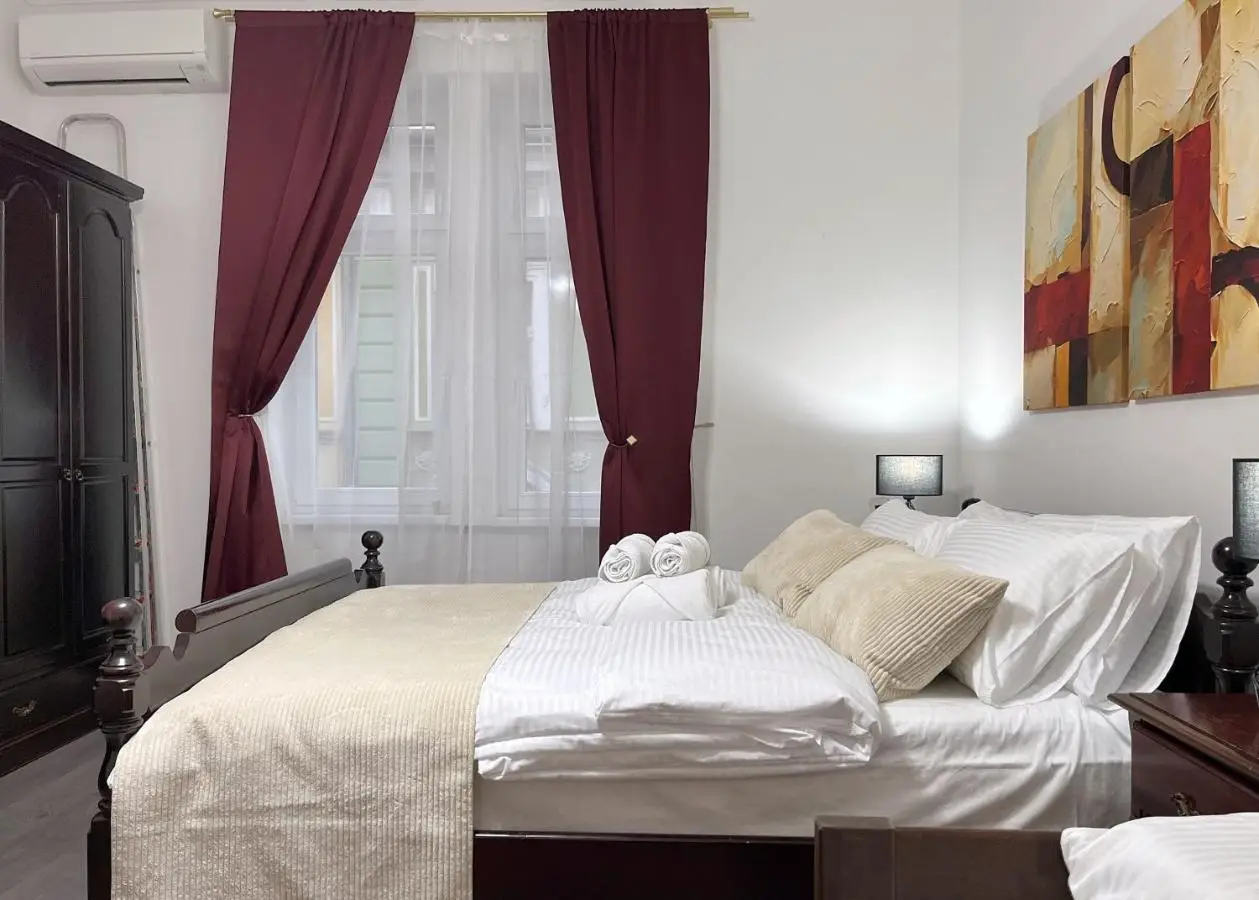 Main Street Retreat Apartment with Free Parking