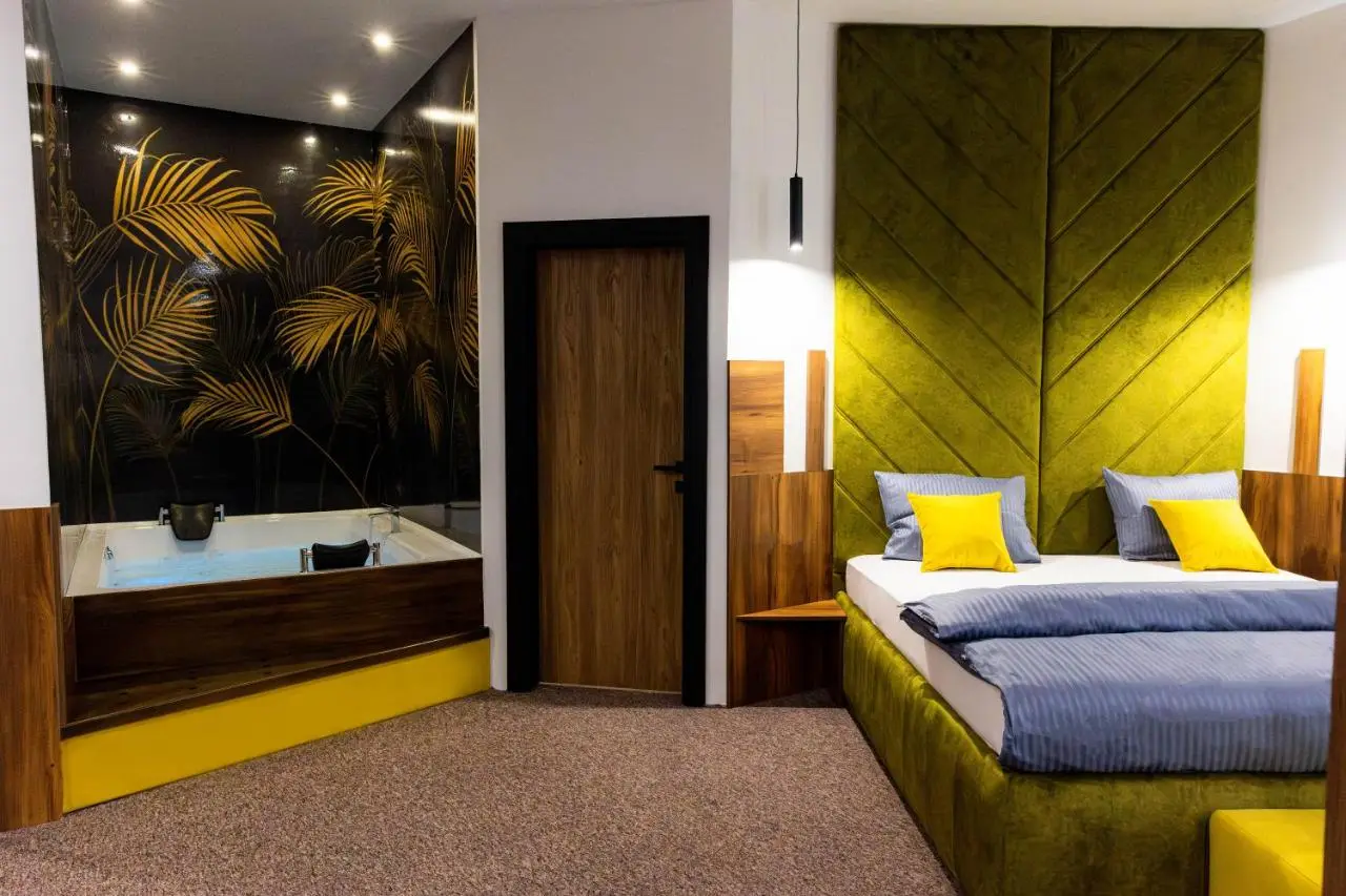Hostel Tron