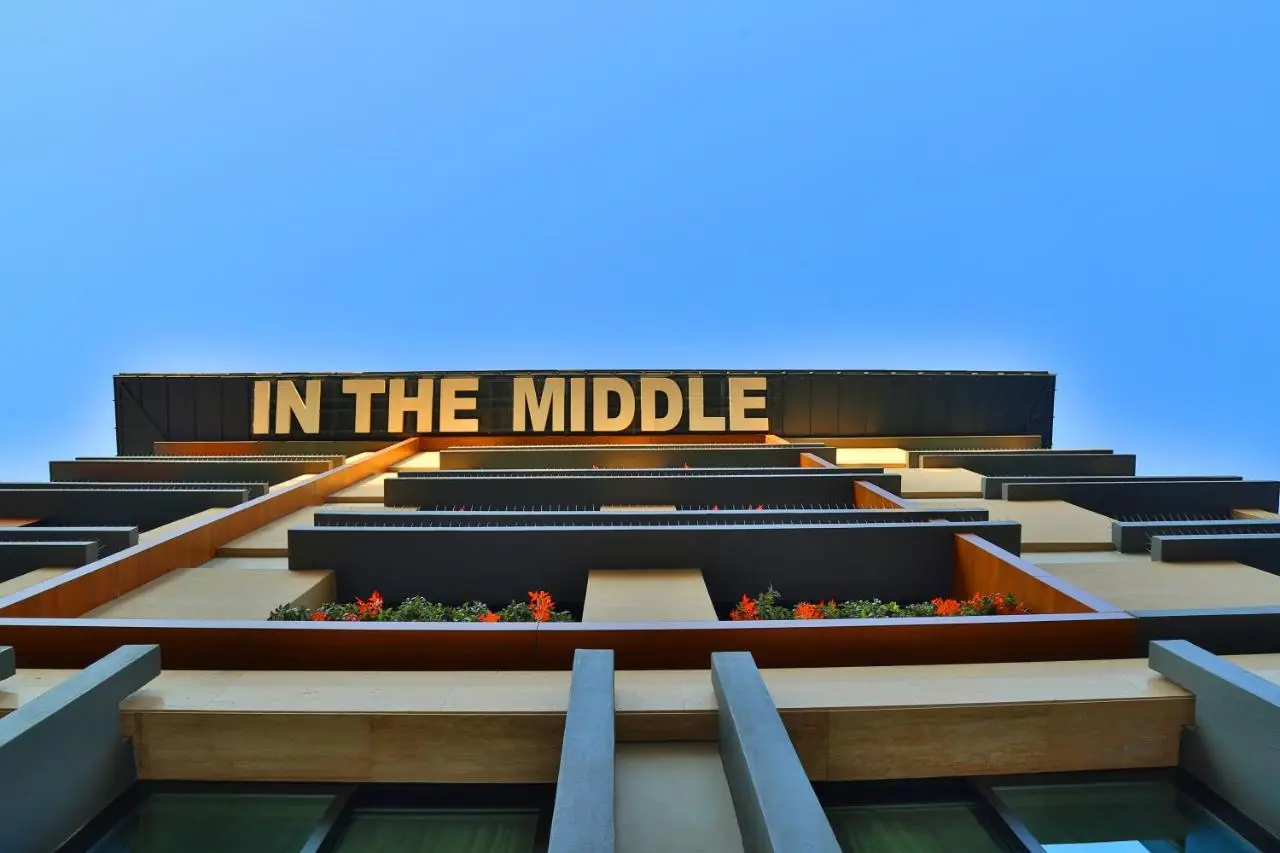 İn The Middle Hotel