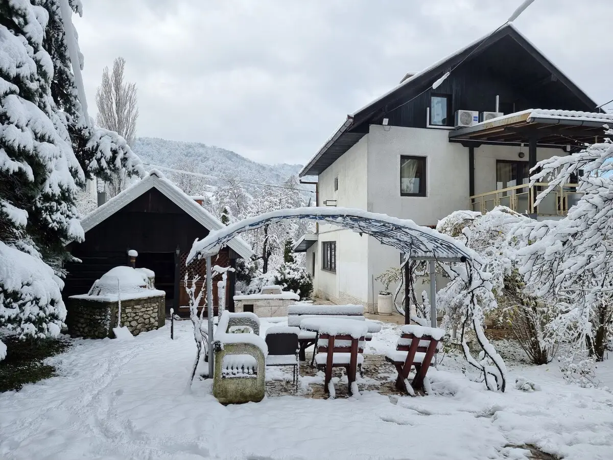 luxurious villa with 2000 m backyard to river side