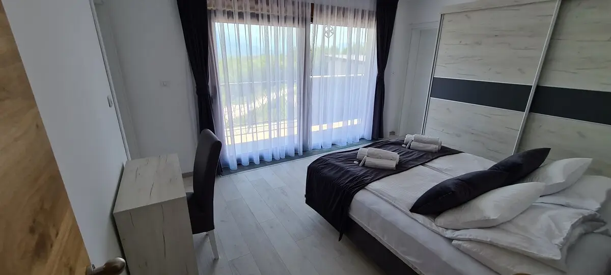 Apartment, 4BDR, shared pool