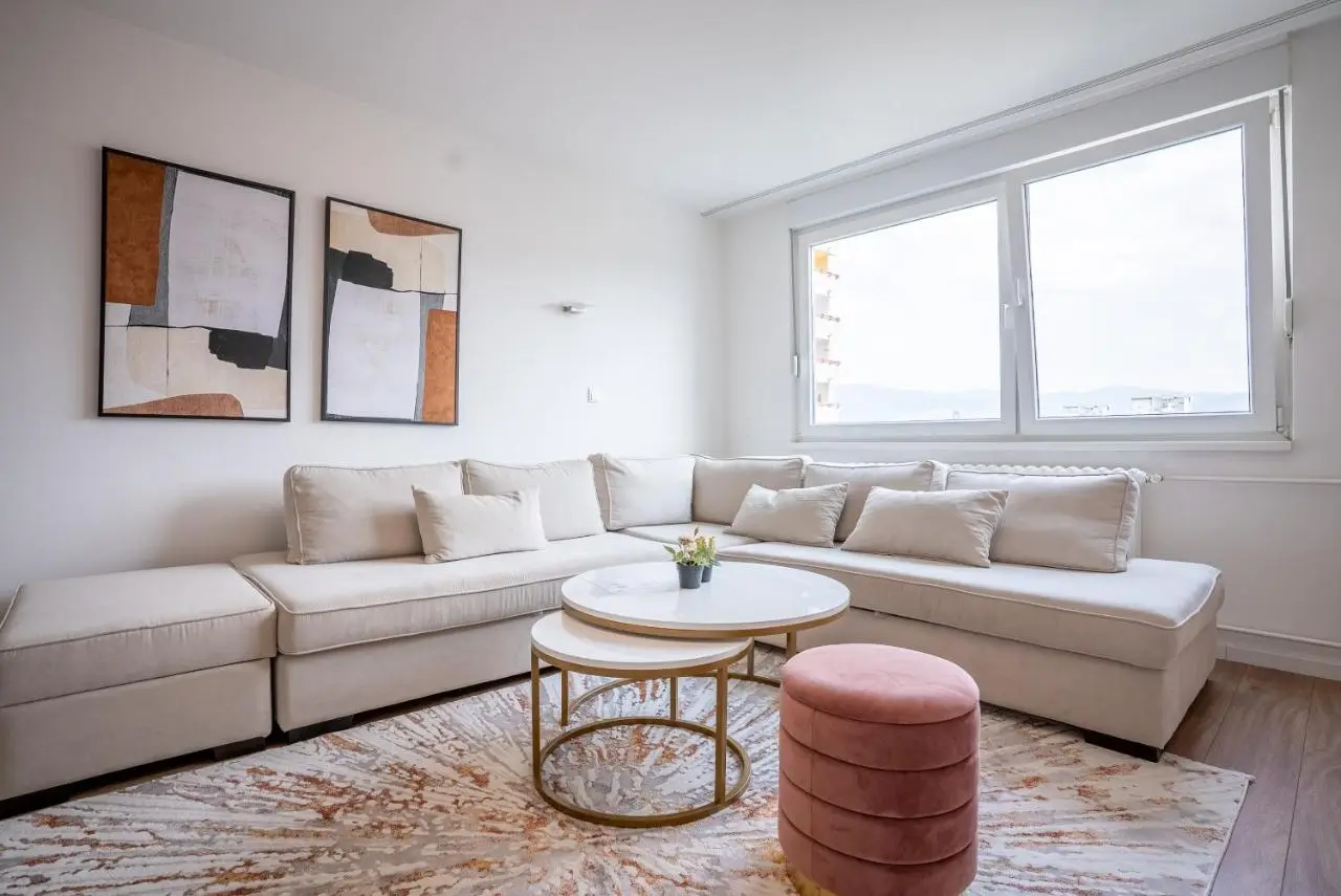 Skyline Apartment