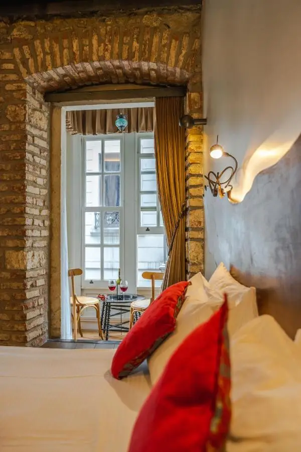 West Pera Hotel