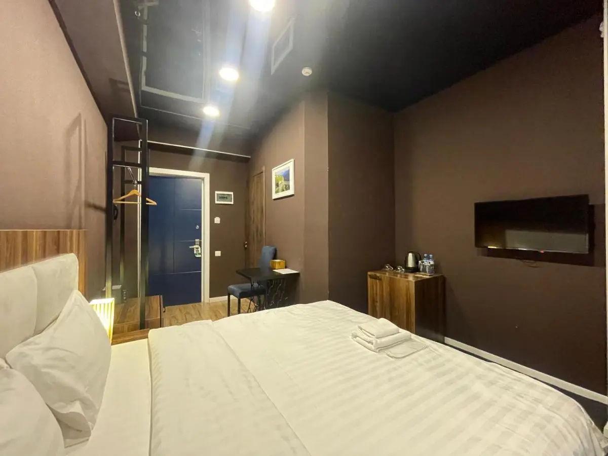 Apart Hotel West