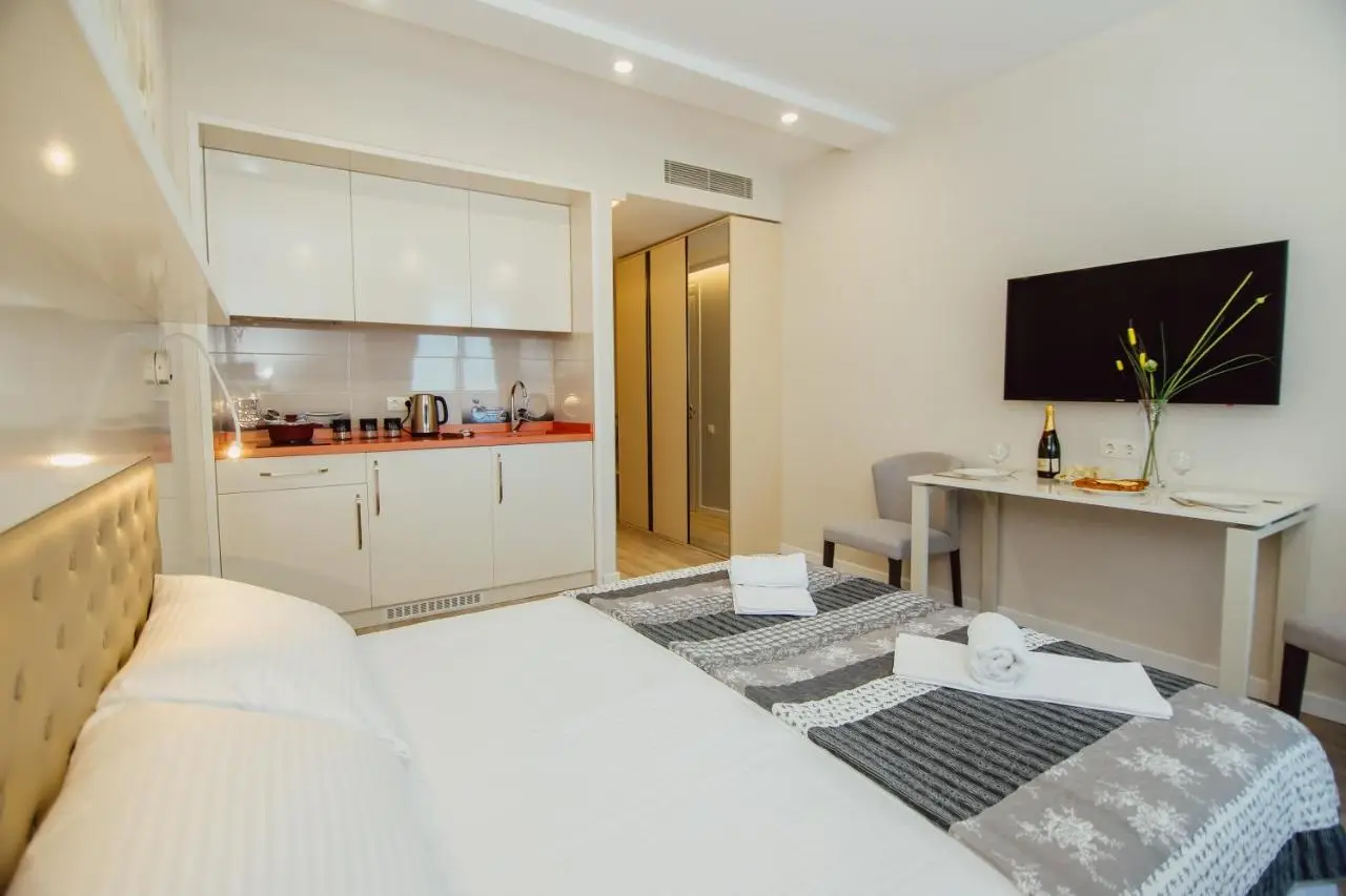 Your Sunshine Apartments in Alliance Palace