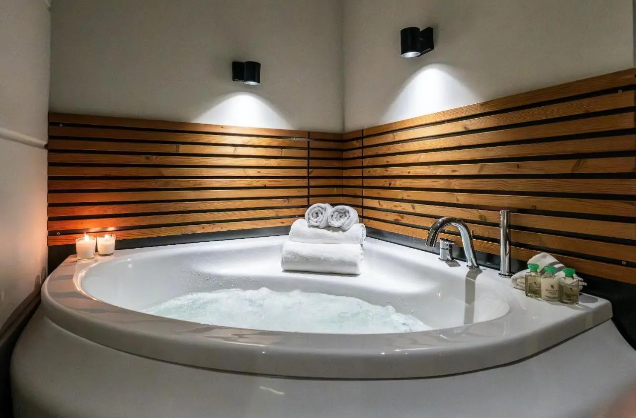 Discovery Hotel