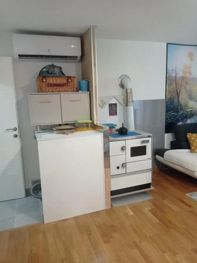 Little Joy Lodge , Loč Mala Radost