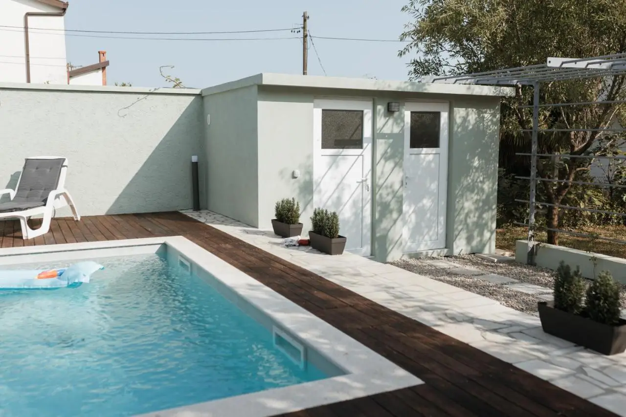 Almond Buna PoolHouse