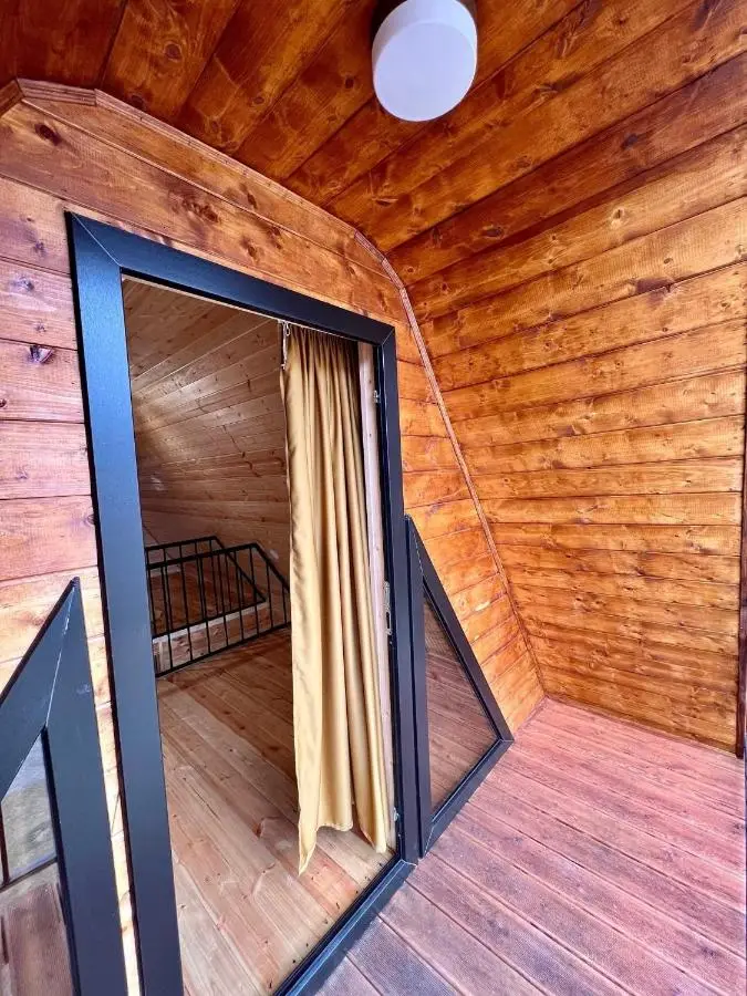 Elia Hut Kazbegi