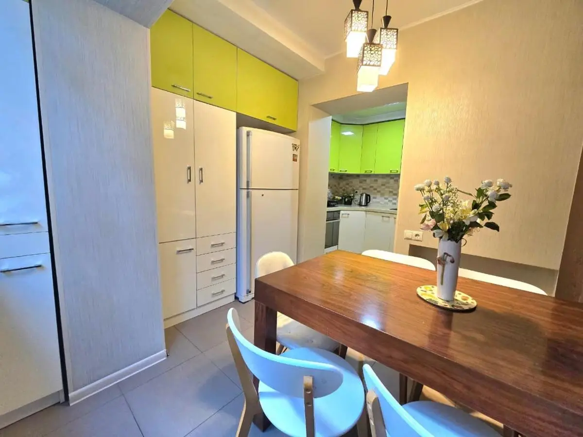 Explore Old Tbilisi, 3BR Apartment for 5, Walk to All