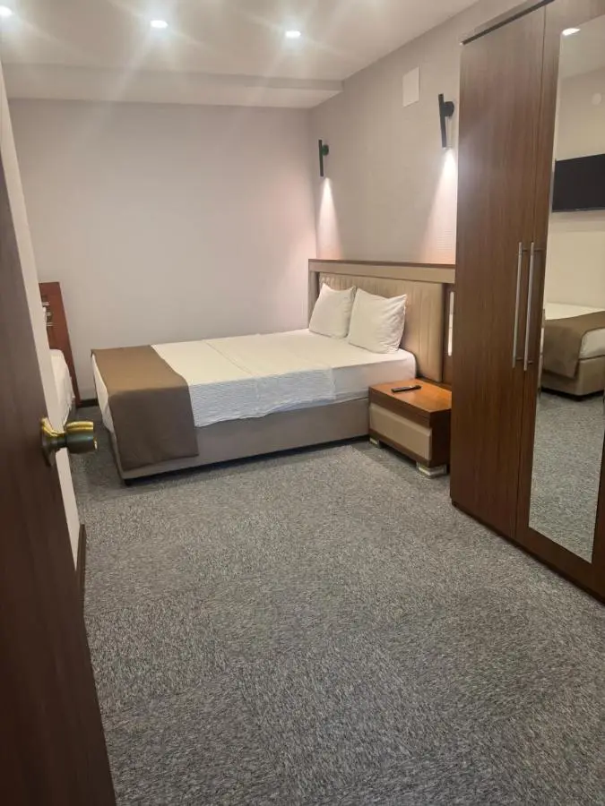 Ween Otel