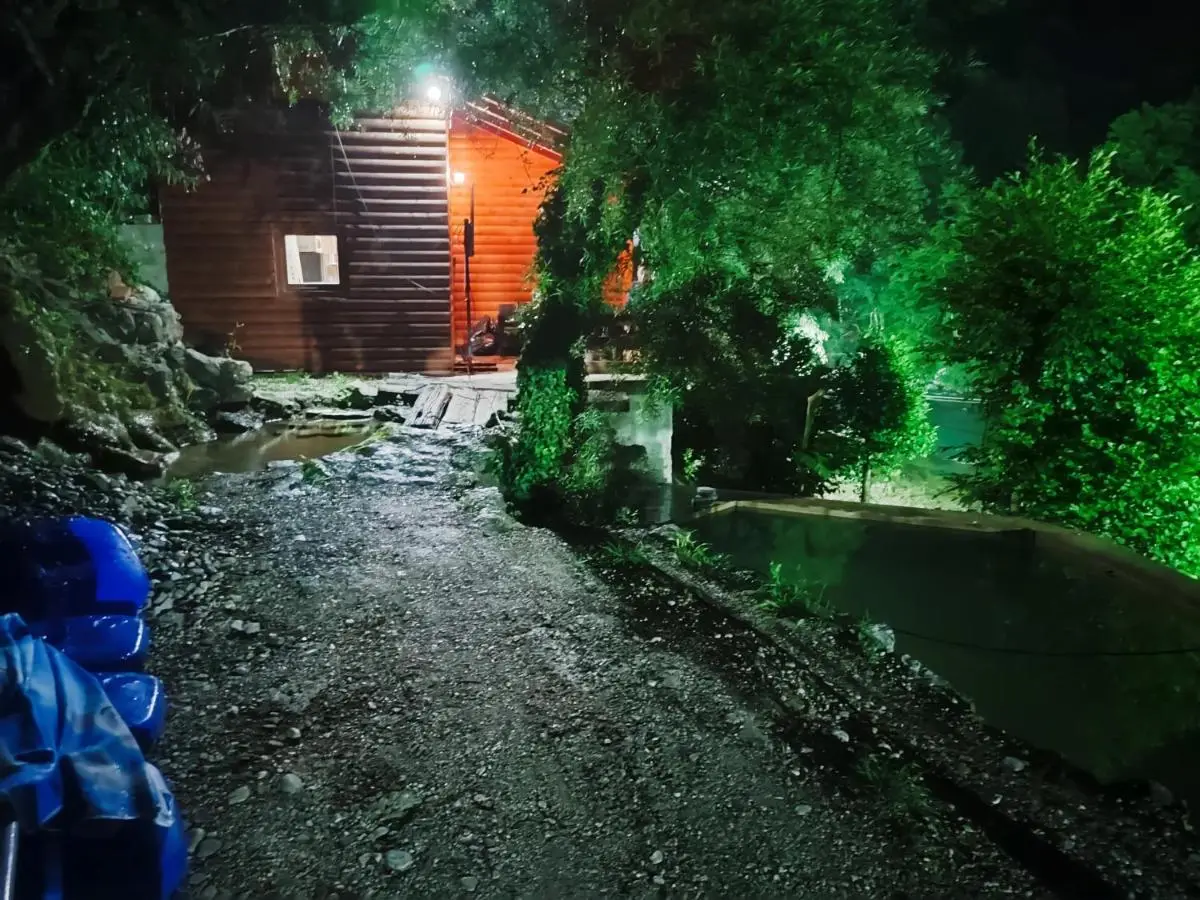 Potok kuca sa bazenom