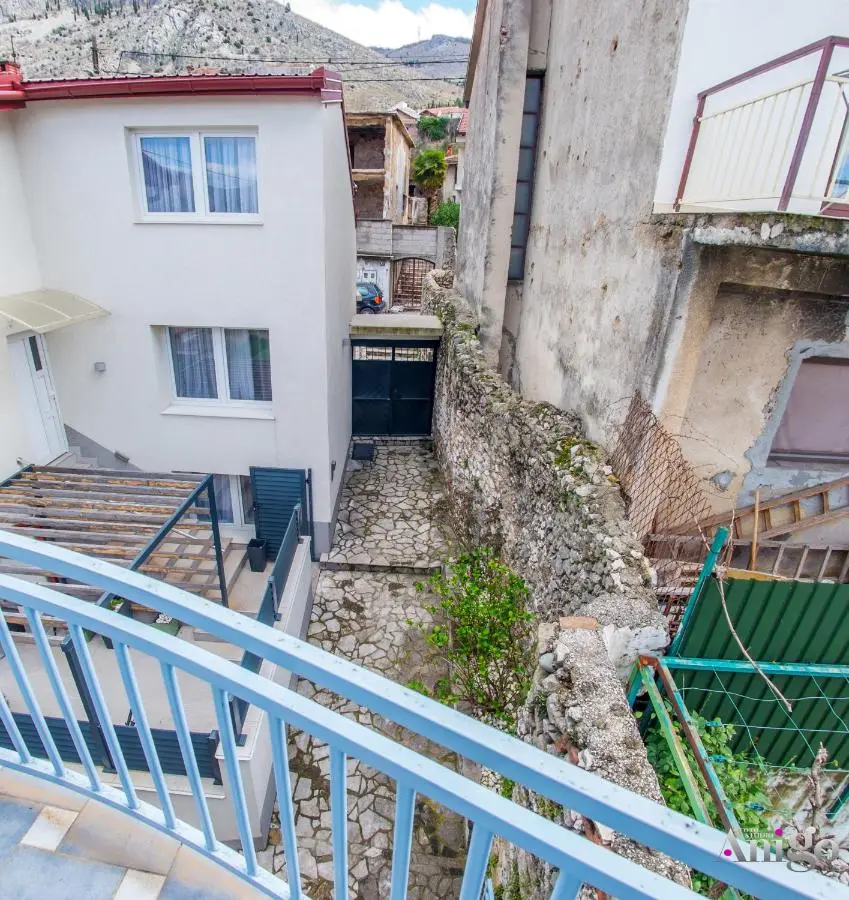 Apartment Ado
