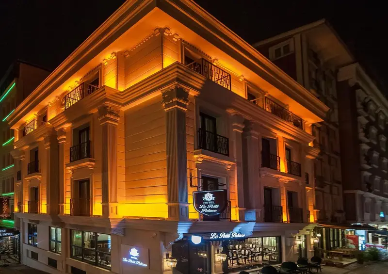 Le Petit Palace Hotel - Special Category