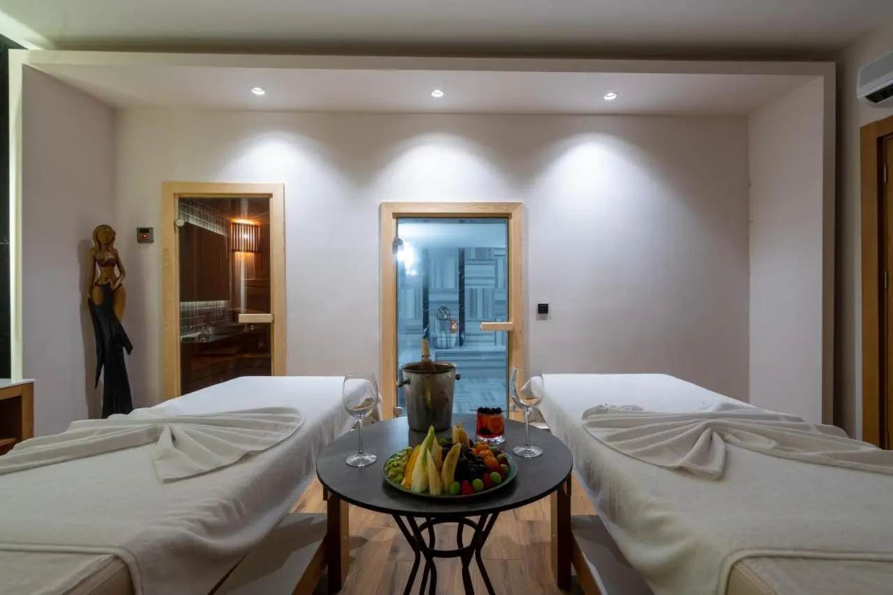 PEARLY HOTEL