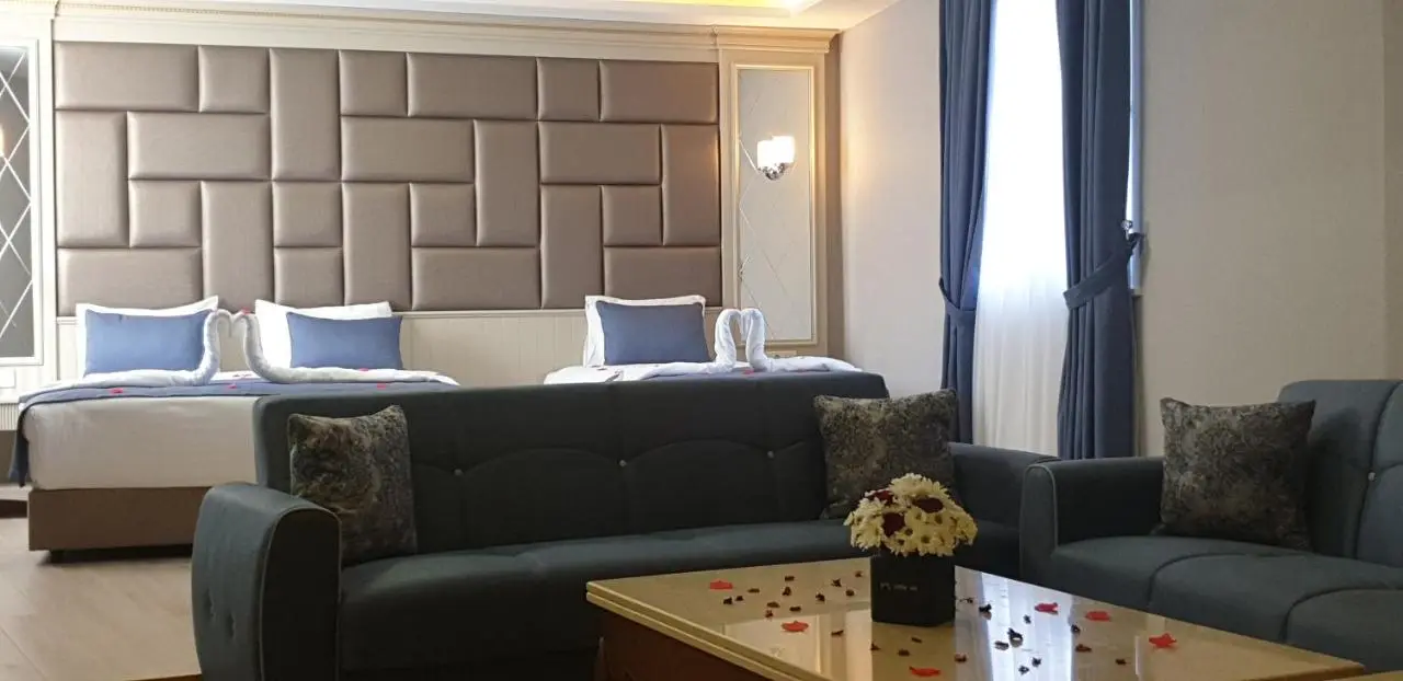 Martinenz Hotel Old City
