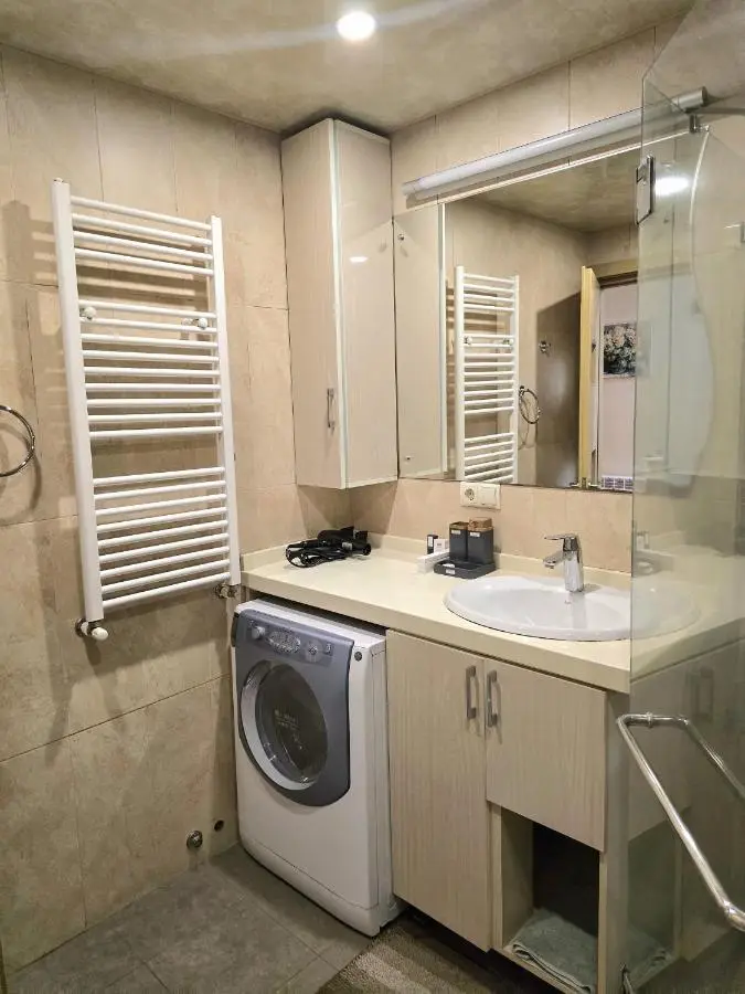 Explore Old Tbilisi, 3BR Apartment for 5, Walk to All