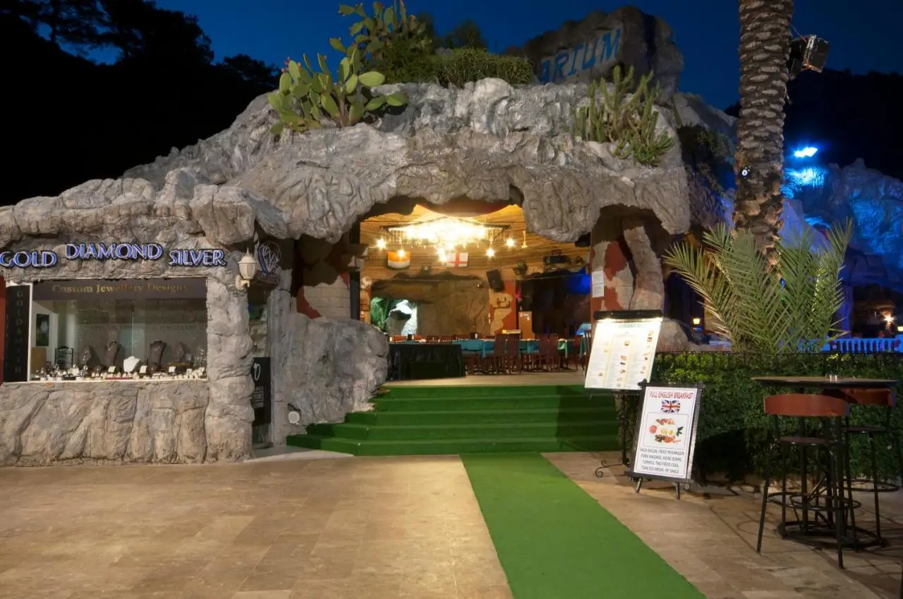 Grand Aquarium