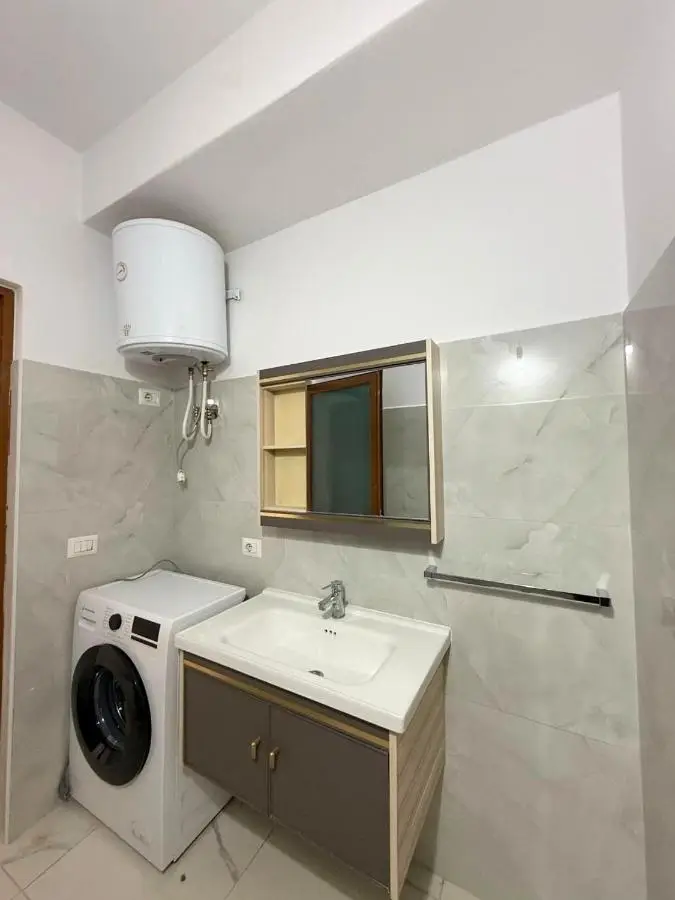 Villa Joli - Spacious Houses with Yard & Parking in Central Vlore
